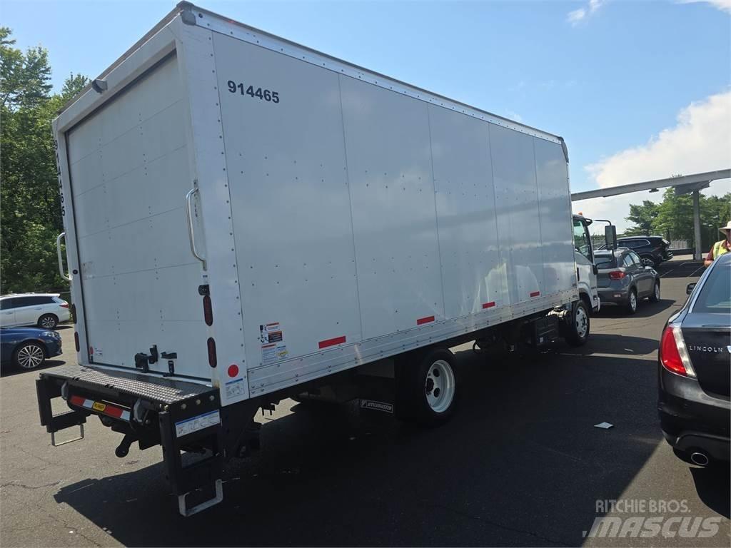 Isuzu NRR Camiones caja cerrada