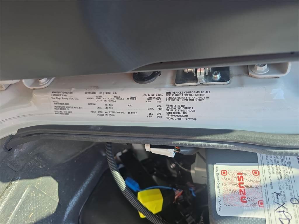 Isuzu NRR Camiones caja cerrada