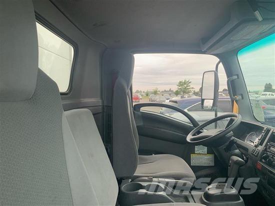 Isuzu NRR Camiones caja cerrada