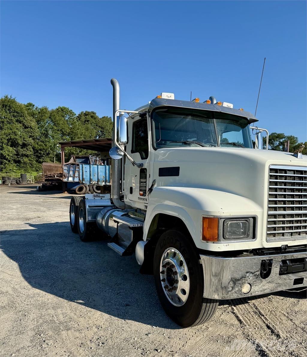 Mack CHU613 Cabezas tractoras