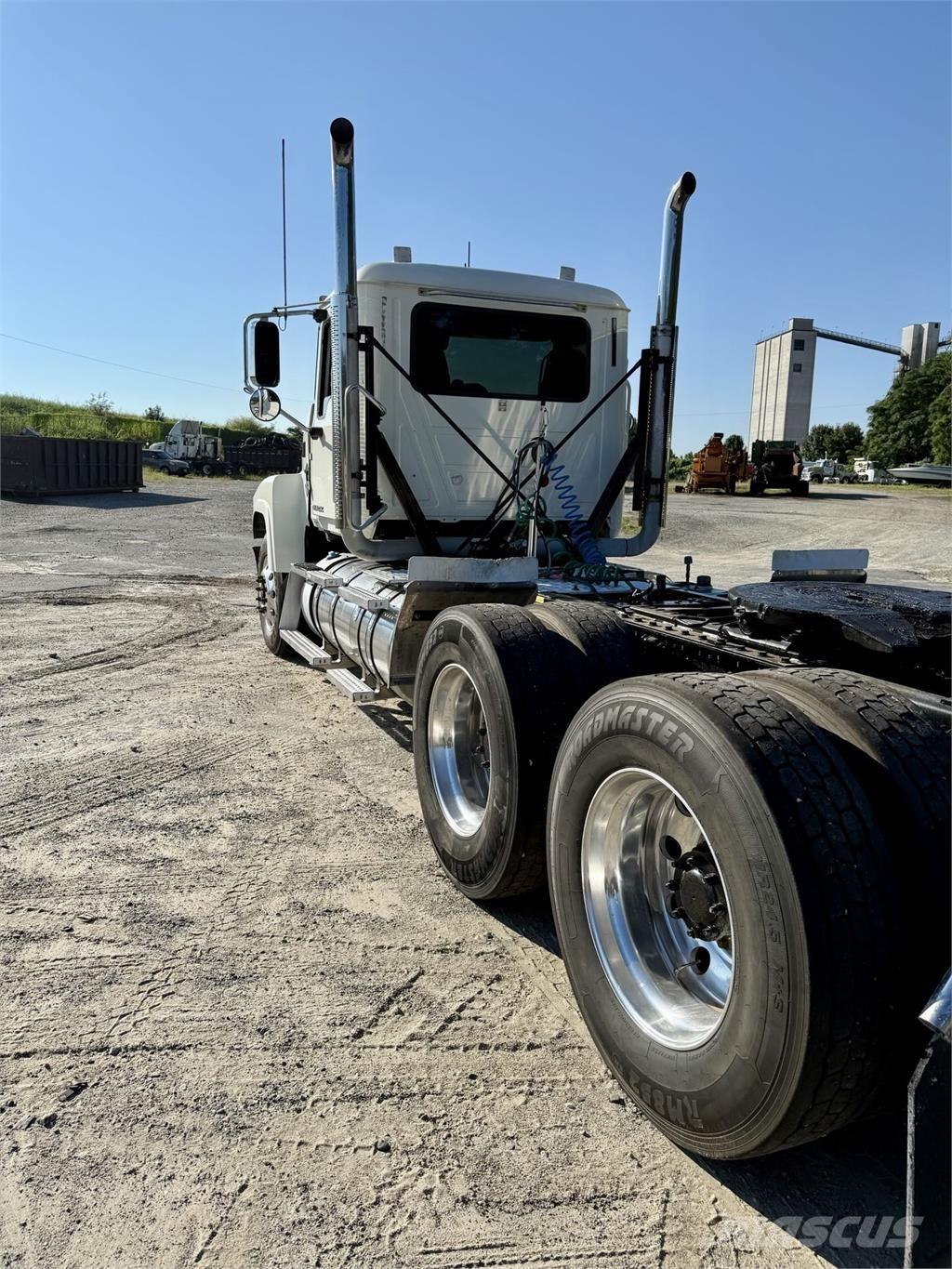 Mack CHU613 Cabezas tractoras