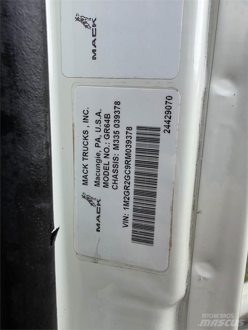 Mack GR64B Camiones bañeras basculantes o volquetes