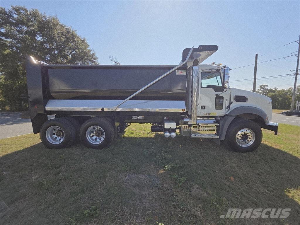 Mack GR64B Camiones bañeras basculantes o volquetes