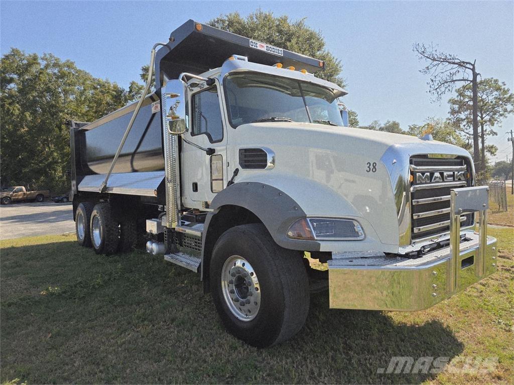 Mack GR64B Camiones bañeras basculantes o volquetes