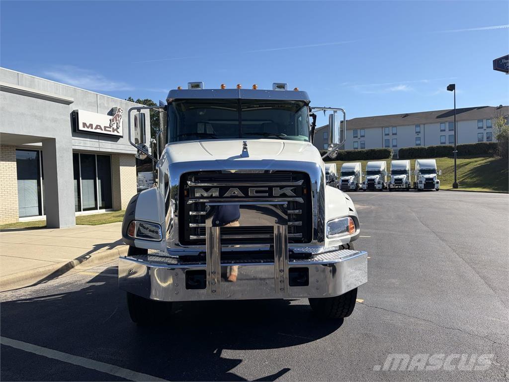 Mack GR64B Otros camiones