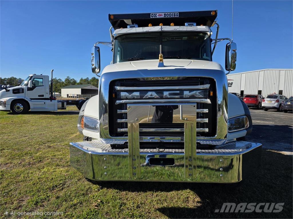 Mack GR64B Camiones bañeras basculantes o volquetes