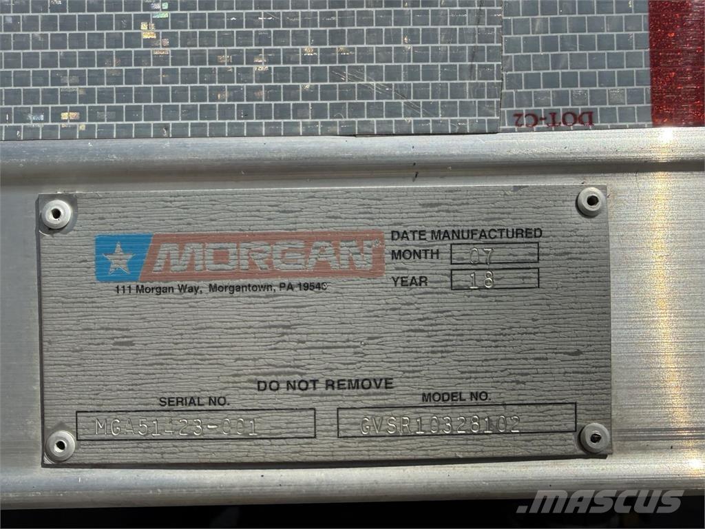 Mack GR64B9 Camiones caja cerrada