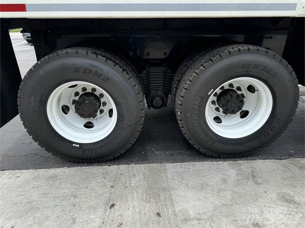 Mack GR64BRX Camiones bañeras basculantes o volquetes