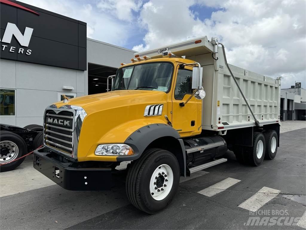 Mack GR64BRX Camiones bañeras basculantes o volquetes
