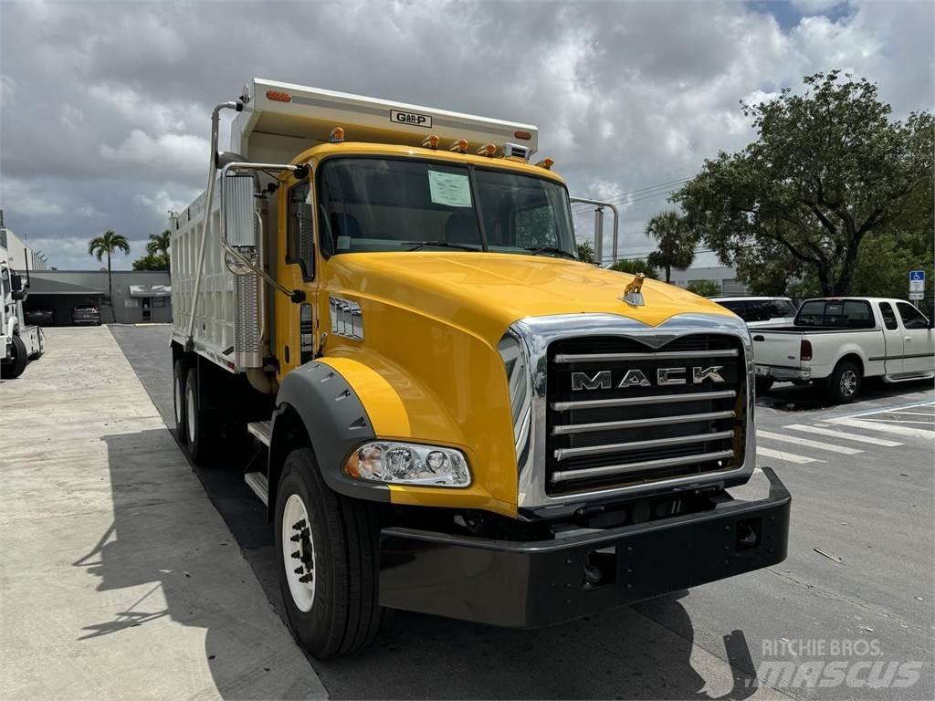 Mack GR64BRX Camiones bañeras basculantes o volquetes