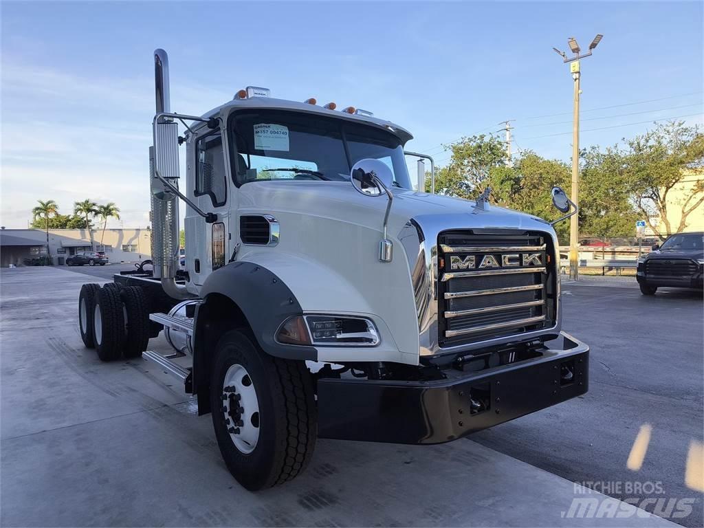 Mack GR64BX Camiones bañeras basculantes o volquetes