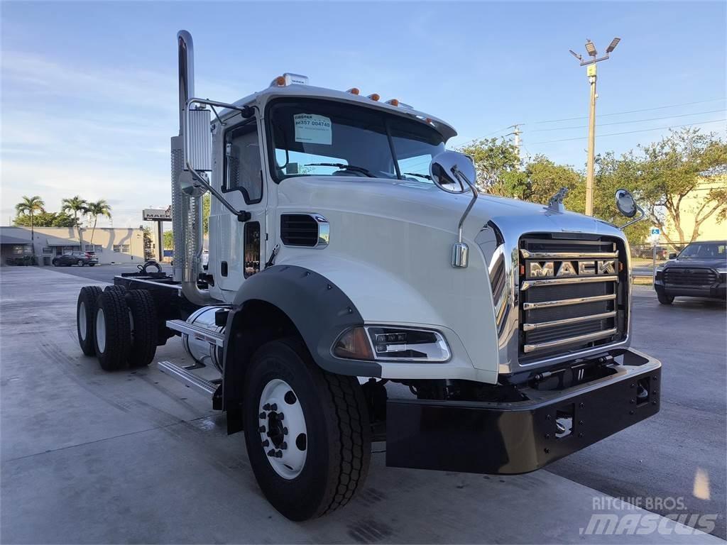 Mack GR64BX Camiones bañeras basculantes o volquetes
