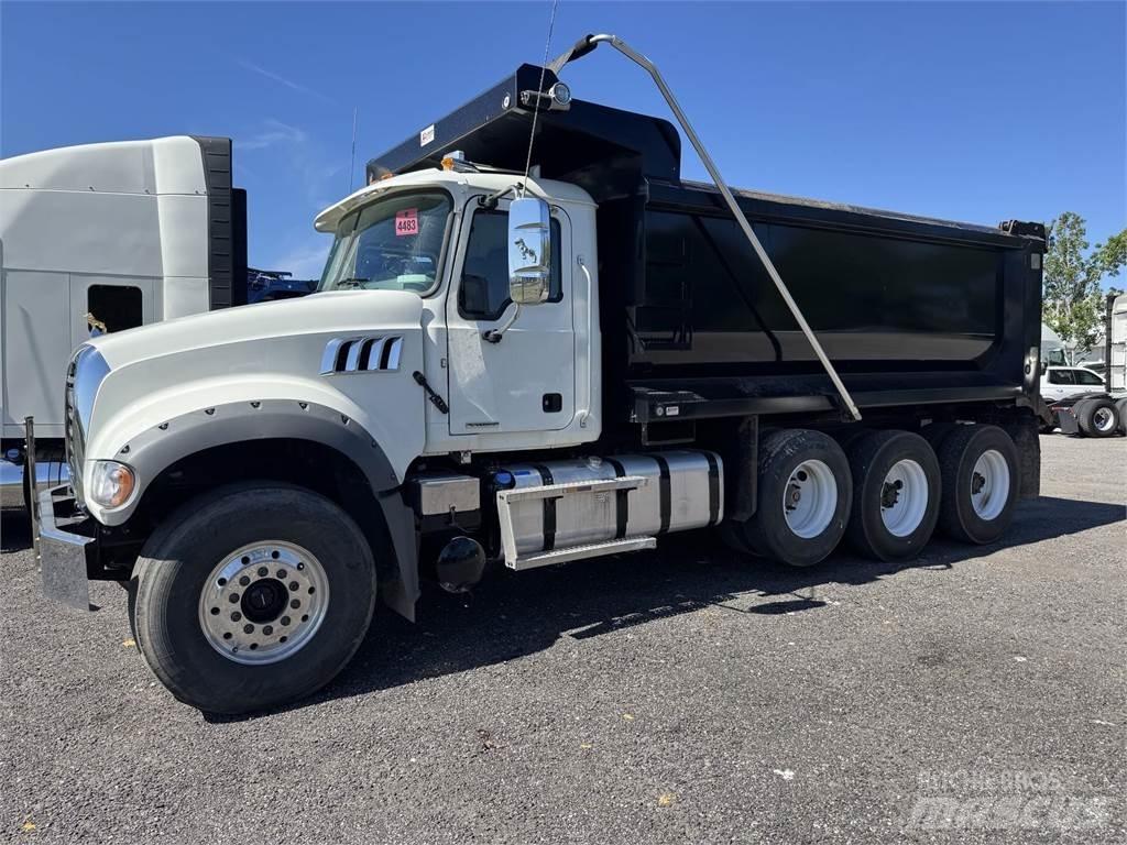 Mack GR64F Camiones bañeras basculantes o volquetes