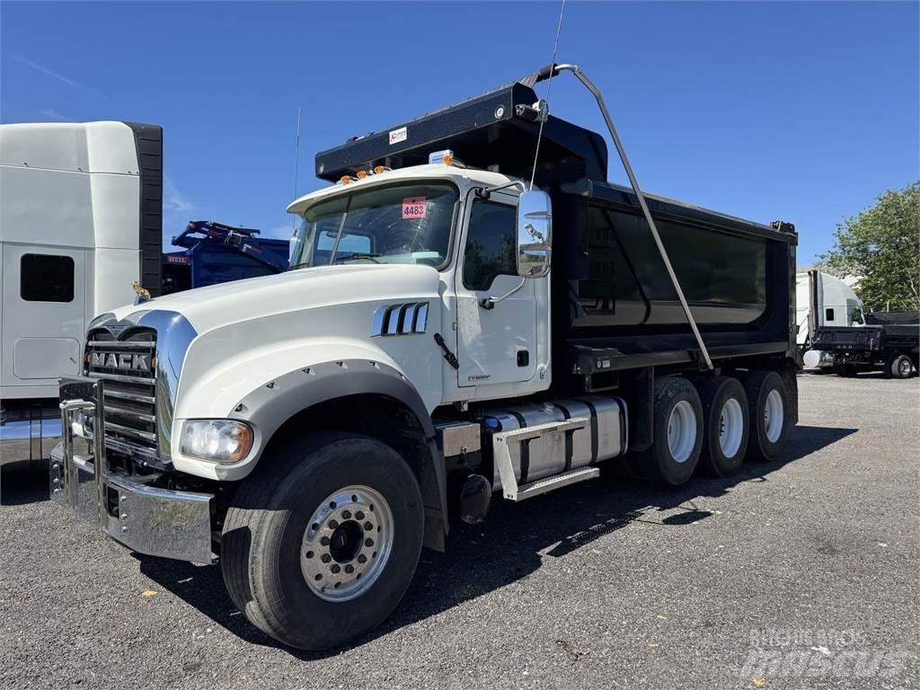 Mack GR64F Camiones bañeras basculantes o volquetes