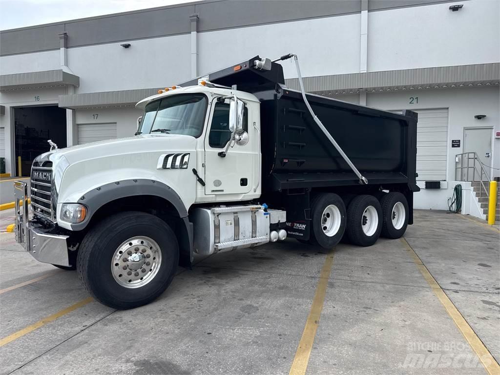 Mack GR64F Camiones bañeras basculantes o volquetes