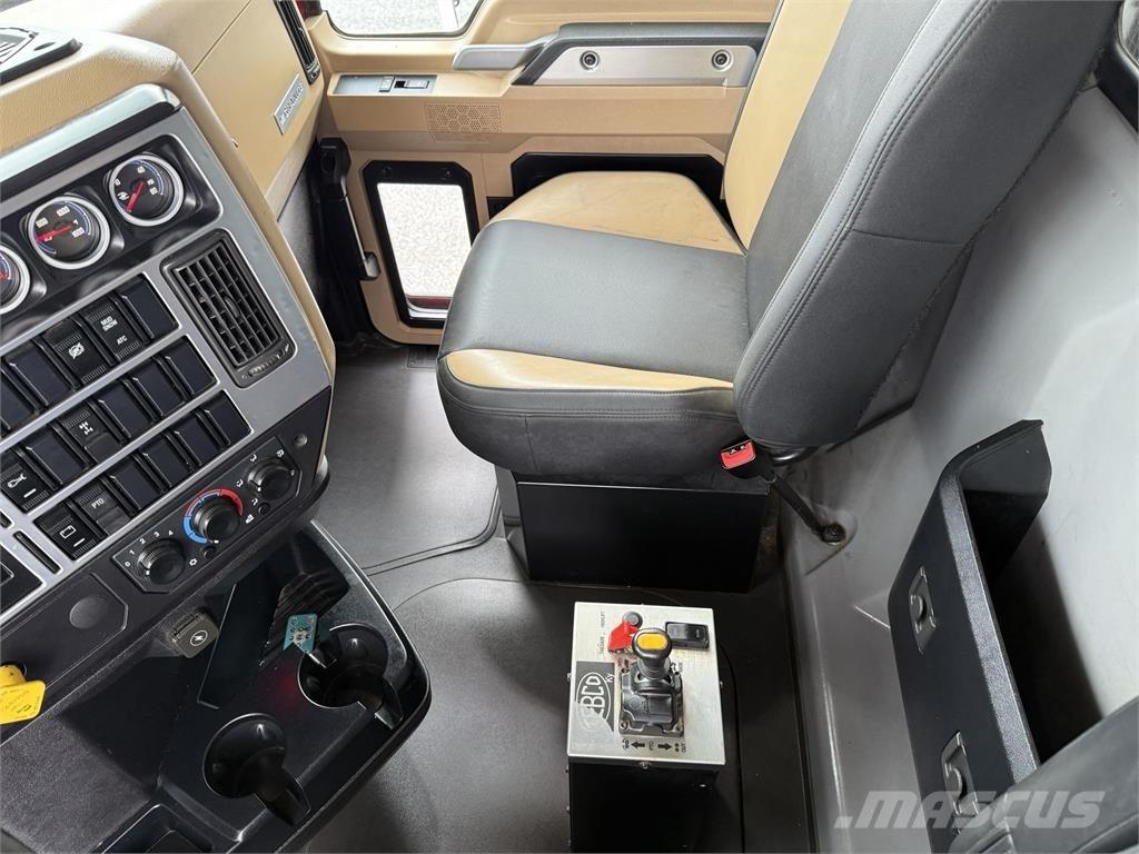 Mack GR64F Camiones bañeras basculantes o volquetes