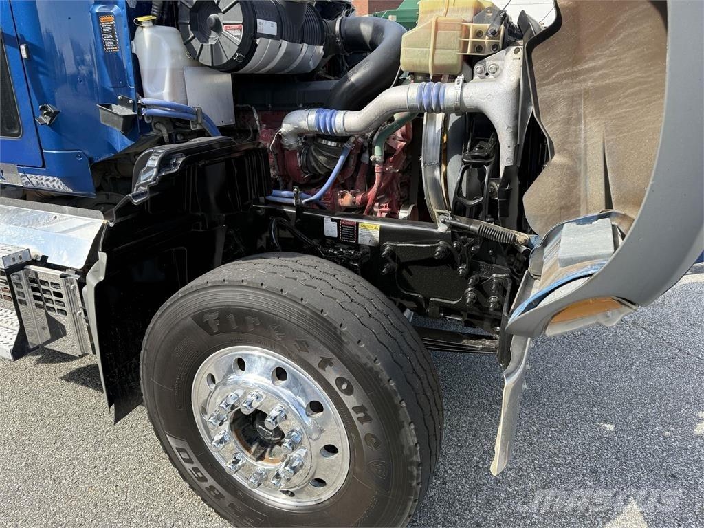 Mack GR64F Camiones bañeras basculantes o volquetes