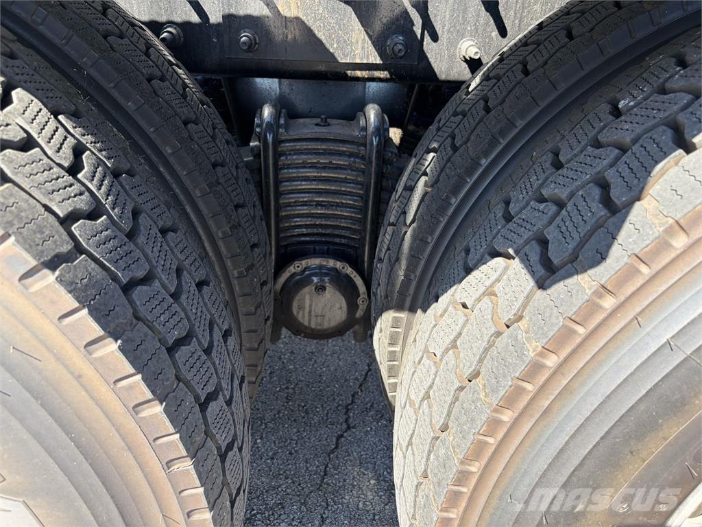 Mack GR64F Otros camiones