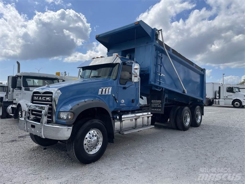 Mack GR64FR Camiones bañeras basculantes o volquetes