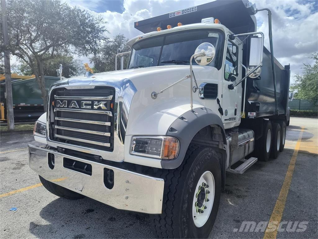 Mack GR64FR Camiones bañeras basculantes o volquetes