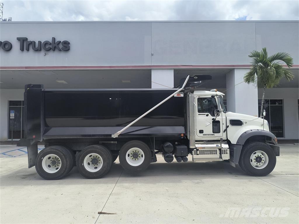 Mack GR64FR Camiones bañeras basculantes o volquetes