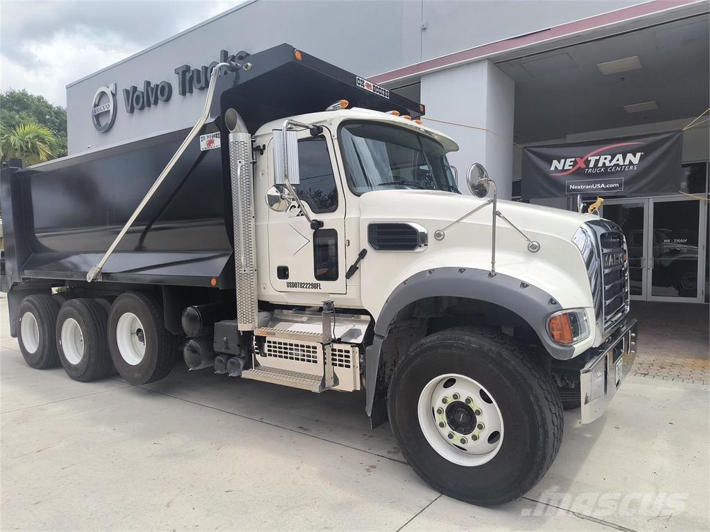 Mack GR64FR Camiones bañeras basculantes o volquetes