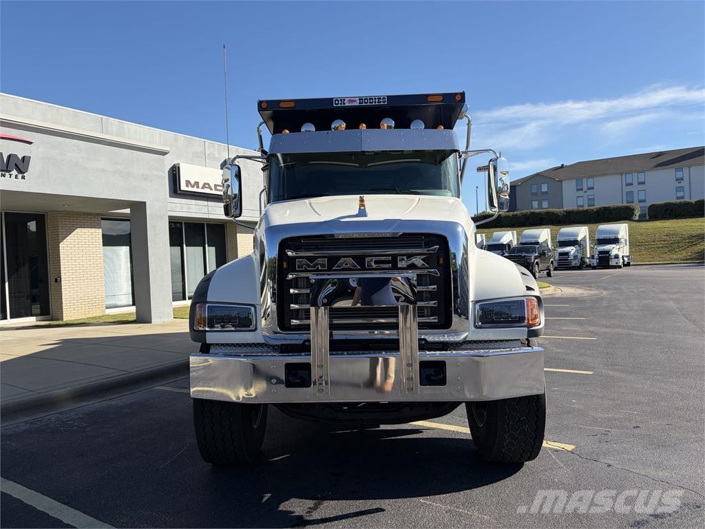 Mack GR64FR Camiones bañeras basculantes o volquetes