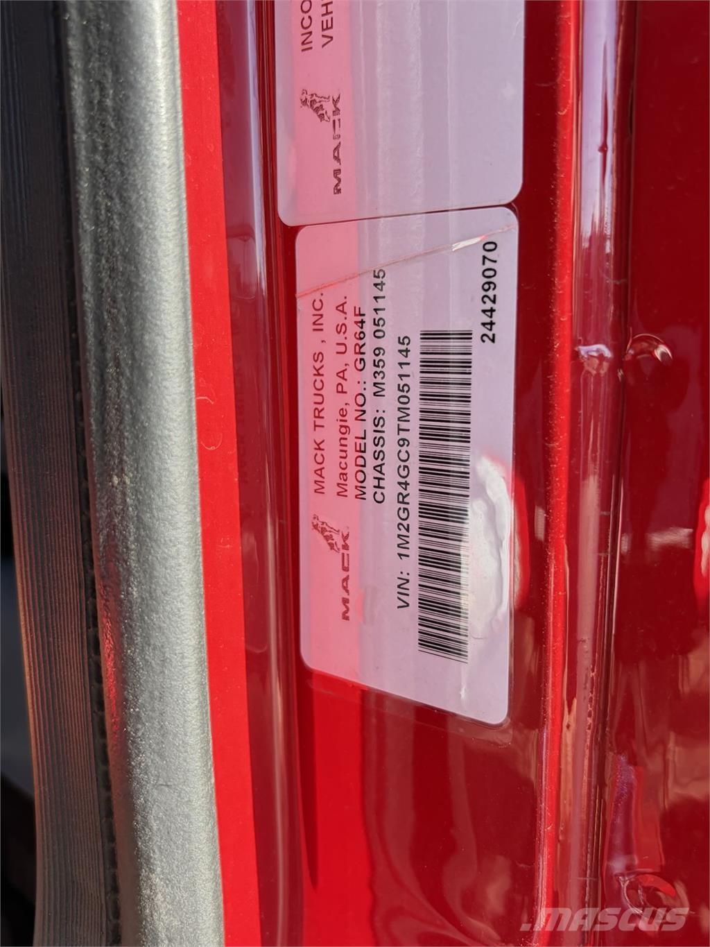 Mack GR64FR Camiones bañeras basculantes o volquetes