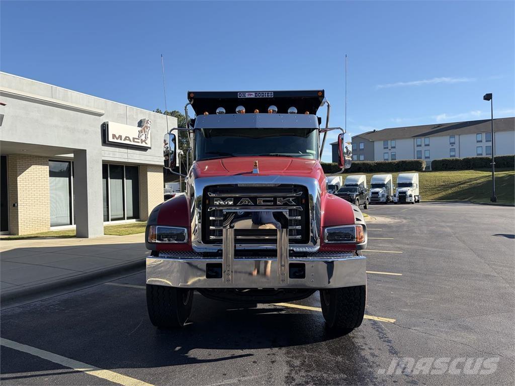 Mack GR64FR Camiones bañeras basculantes o volquetes