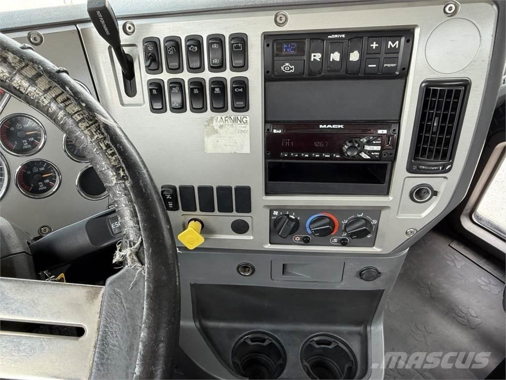 Mack GU813 Otros camiones