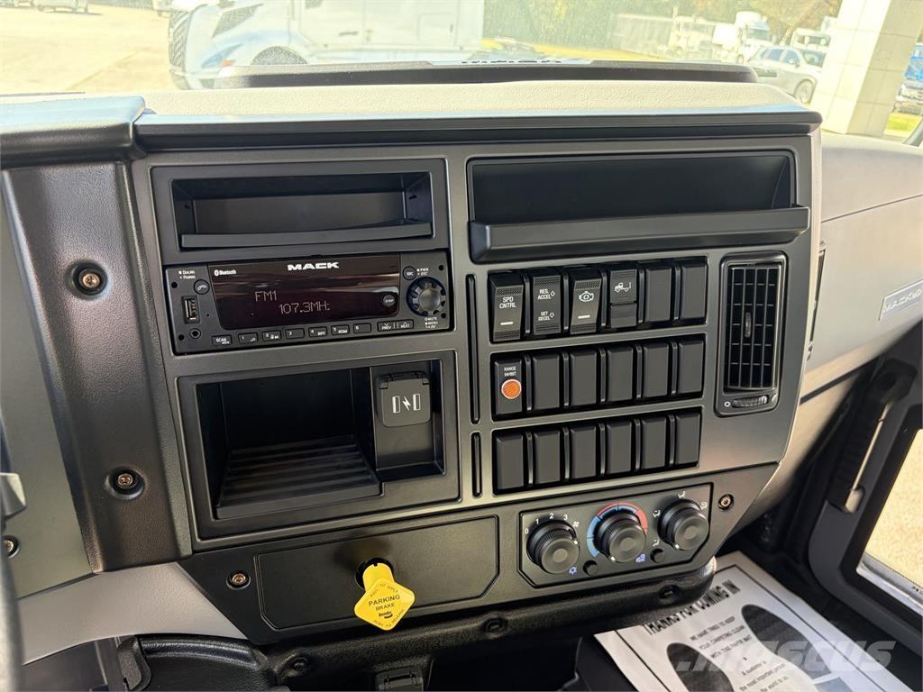 Mack MD6 42R Camiones caja cerrada