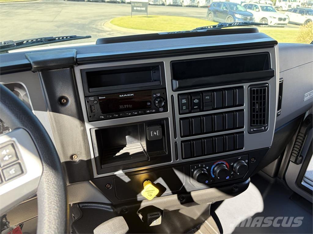 Mack MD6 42R Camiones caja cerrada