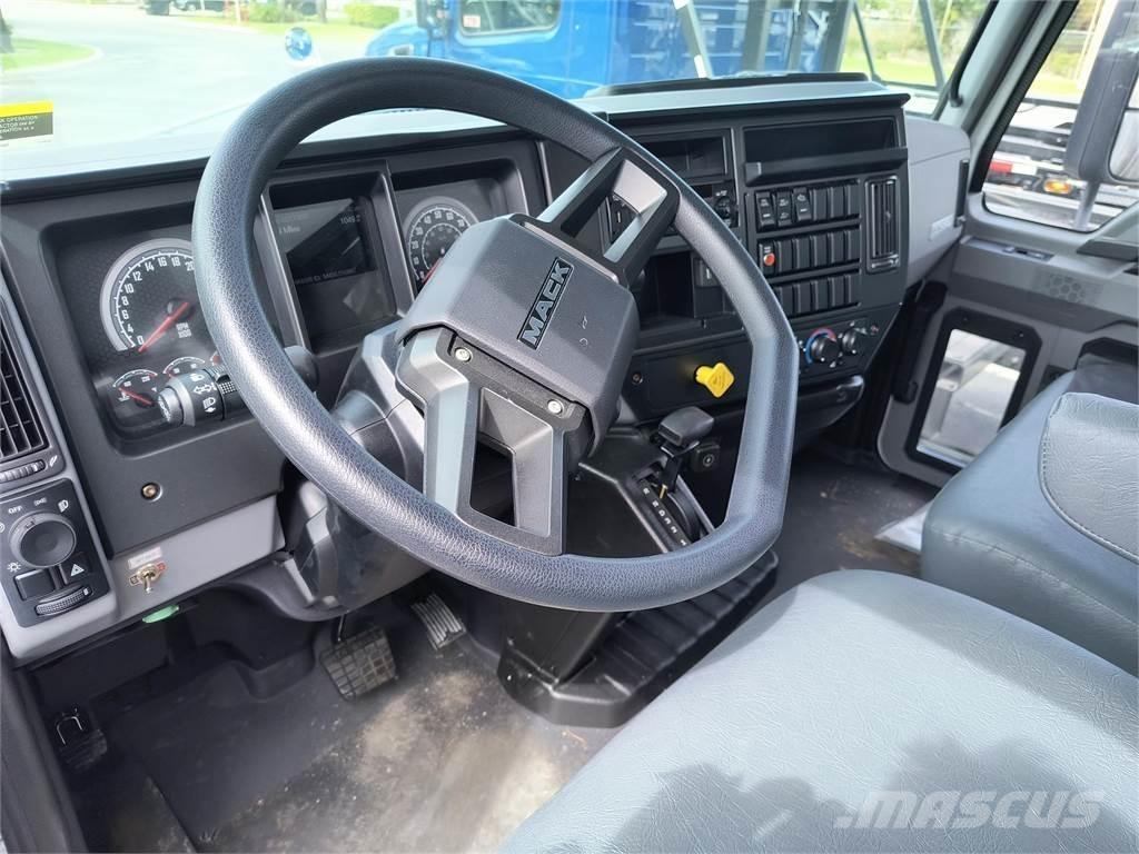 Mack MD6 42R Camiones caja cerrada