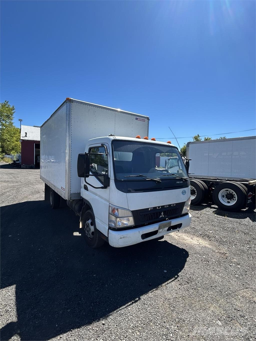 Mitsubishi FUSO FE140 Camiones caja cerrada