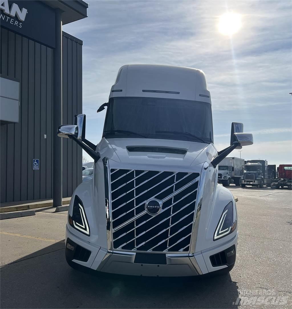 Volvo NEW VNL860 Cabezas tractoras