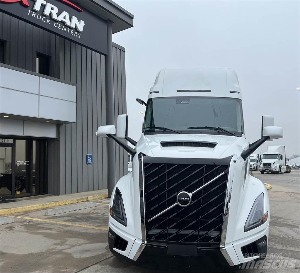 Volvo NEW VNL860 Cabezas tractoras