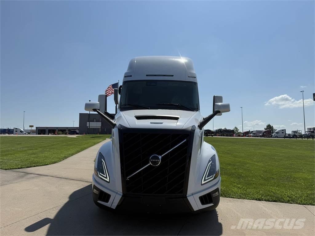 Volvo NEW VNL860 Cabezas tractoras