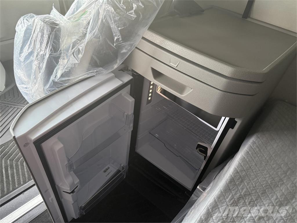 Volvo NEW VNL860 Cabezas tractoras