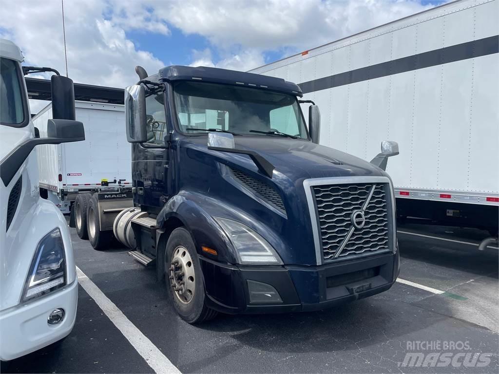Volvo VNL64T300 Cabezas tractoras