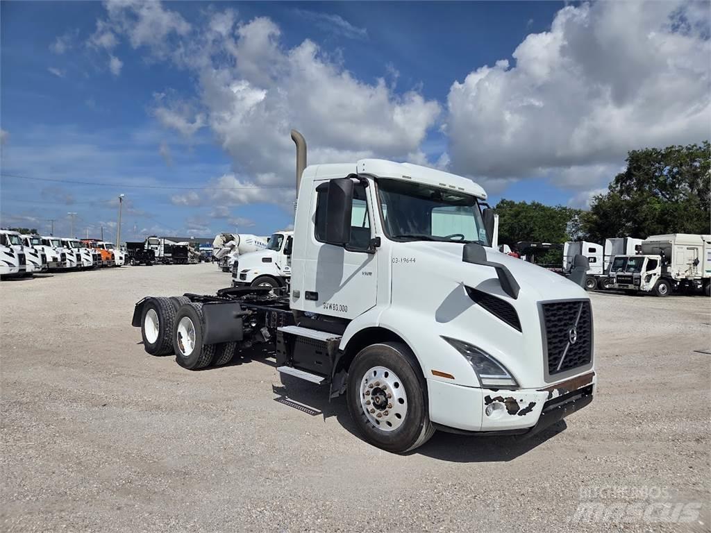 Volvo VNL64T300 Cabezas tractoras