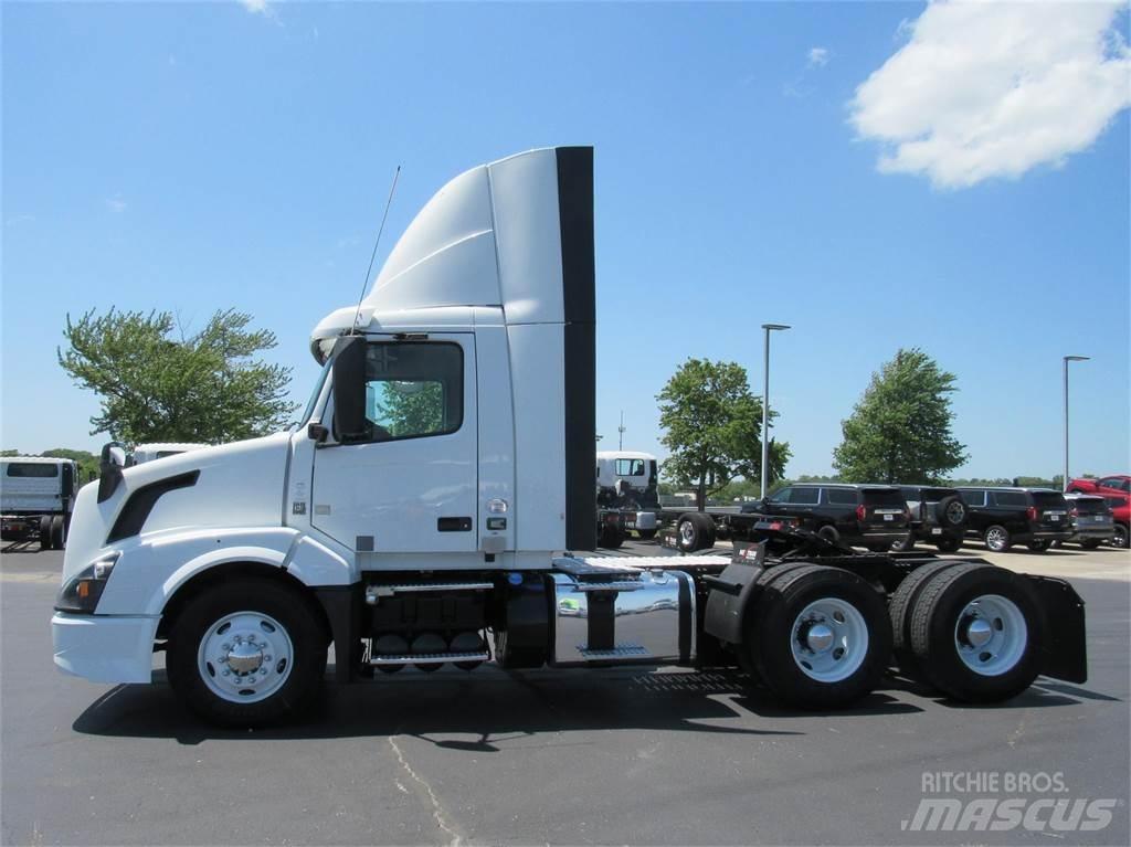 Volvo VNL64T300 Cabezas tractoras