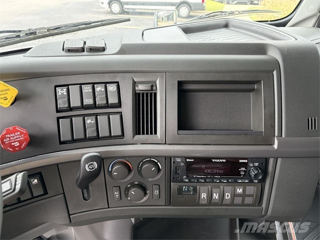 Volvo VNL64T740 Cabezas tractoras