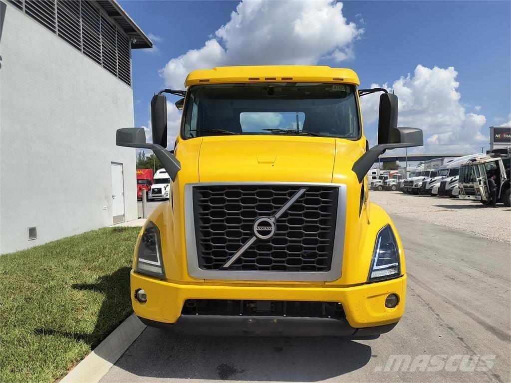 Volvo VNR64T Cabezas tractoras