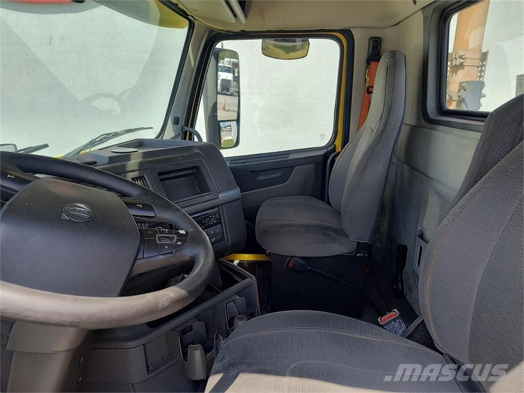 Volvo VNR64T Cabezas tractoras