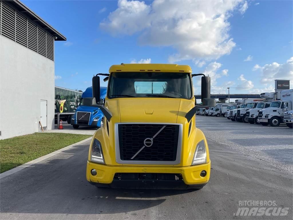 Volvo VNR64T300 Cabezas tractoras