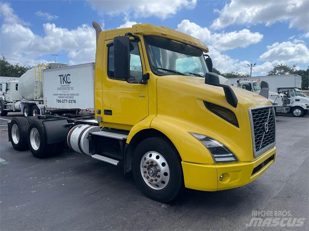 Volvo VNR64T300 Cabezas tractoras