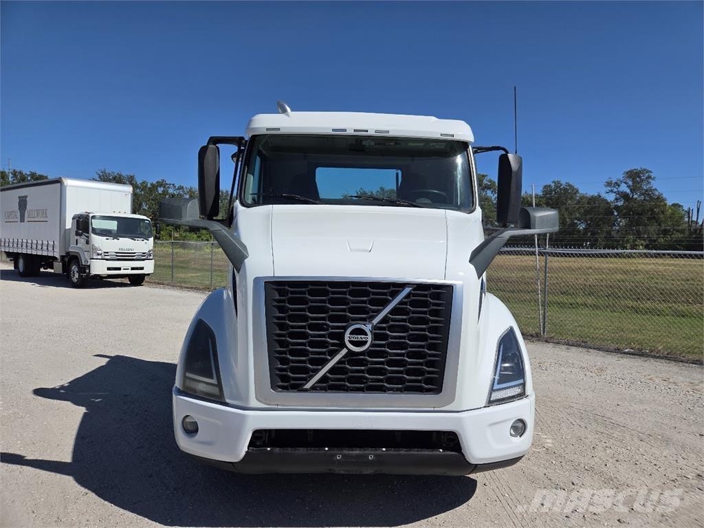 Volvo VNR64T300 Cabezas tractoras