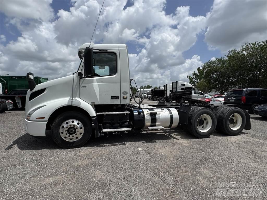 Volvo VNR64T300 Cabezas tractoras
