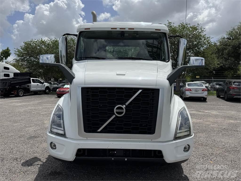 Volvo VNR64T300 Cabezas tractoras