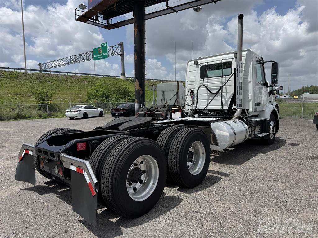 Volvo VNR64T300 Cabezas tractoras